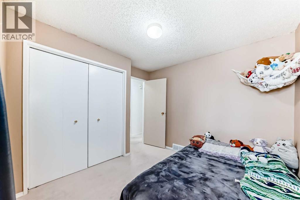 Single Family House 3 Level for Sale in  Falshire Terrace NE Falconridge Calgary 