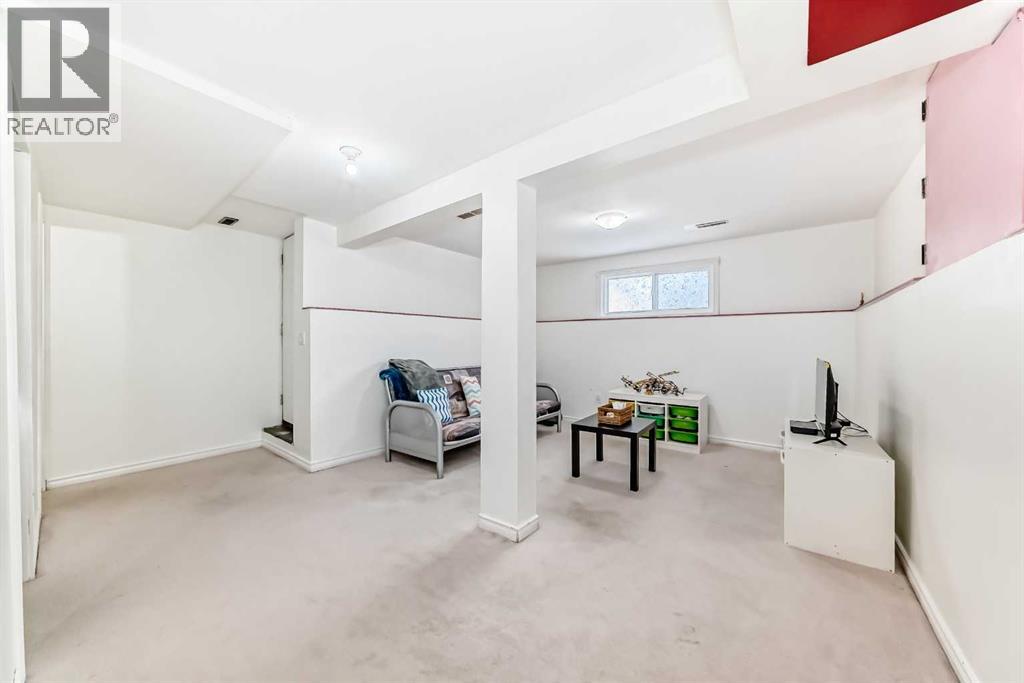 Single Family House 3 Level for Sale in  Falshire Terrace NE Falconridge Calgary 