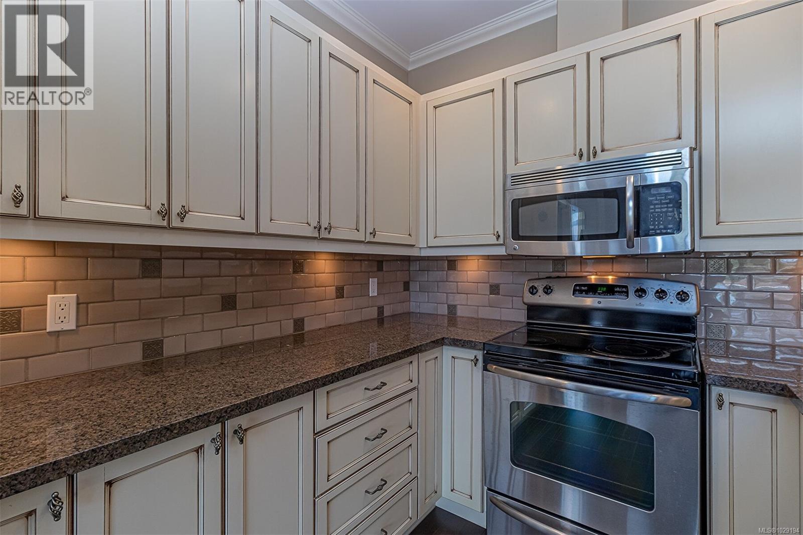 402 755 Goldstream Avenue, Langford