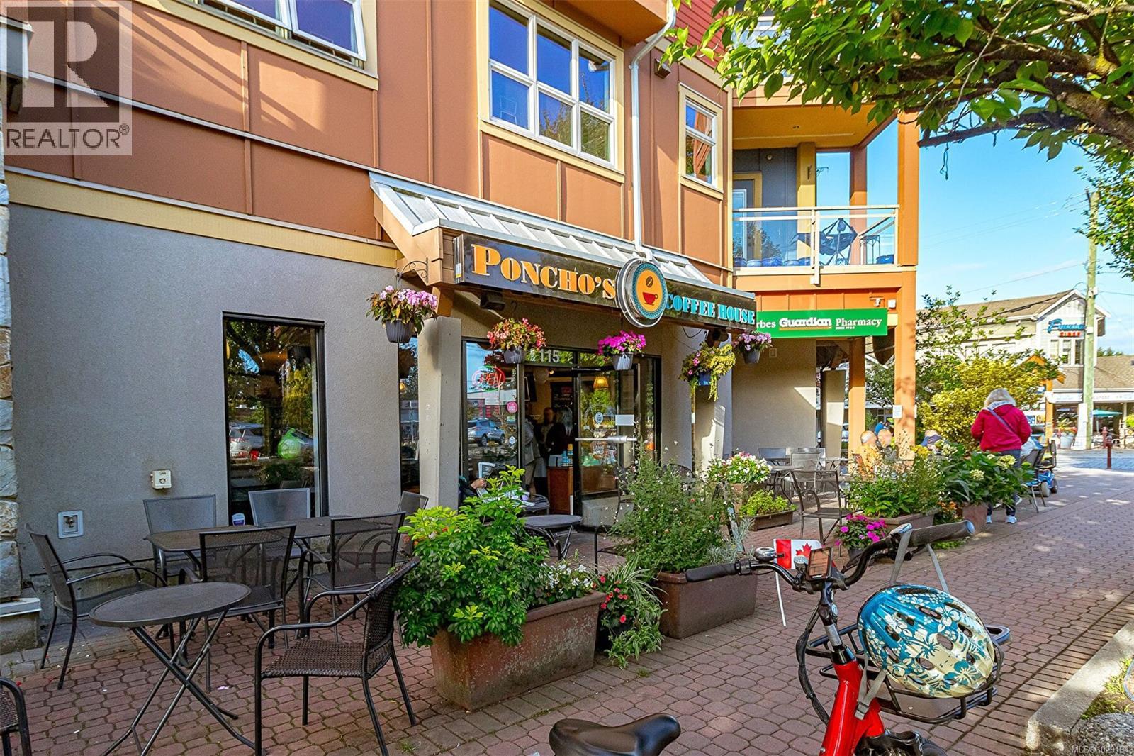 #402 755 Goldstream Ave - 47