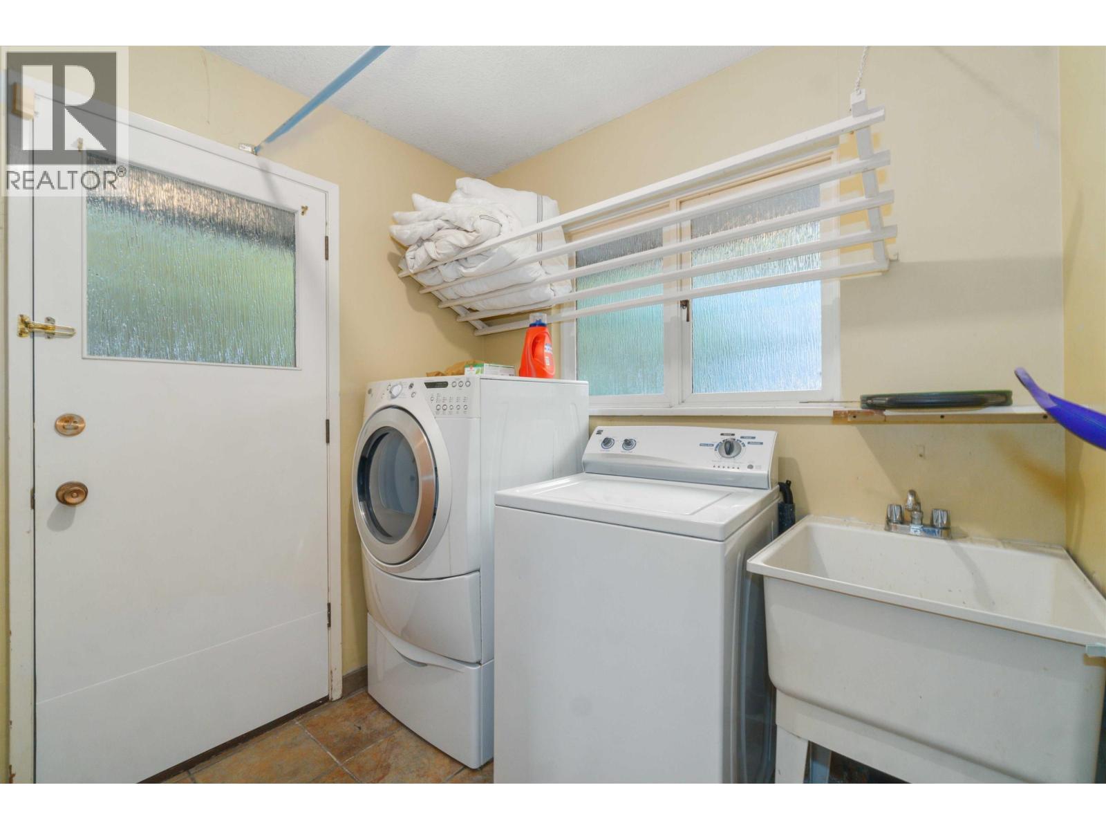 5189 MADEIRA COURT, North Vancouver