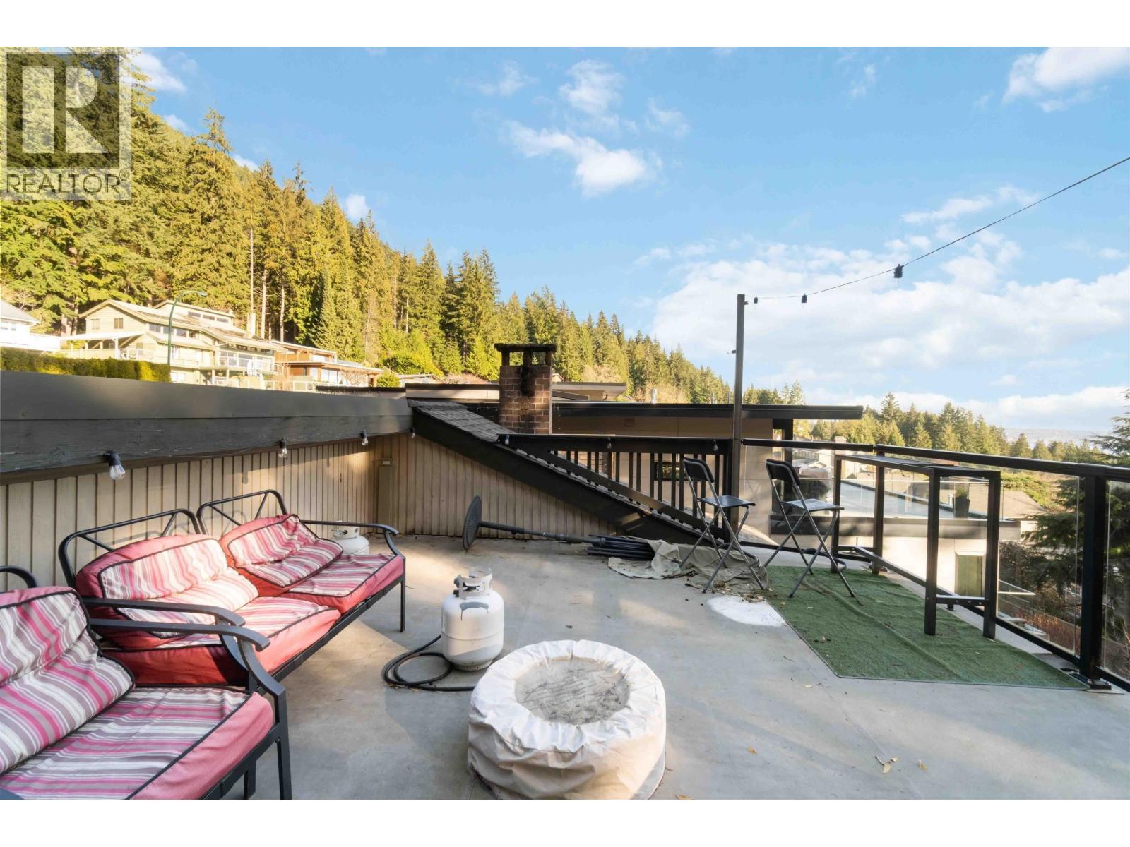 5189 MADEIRA COURT, North Vancouver