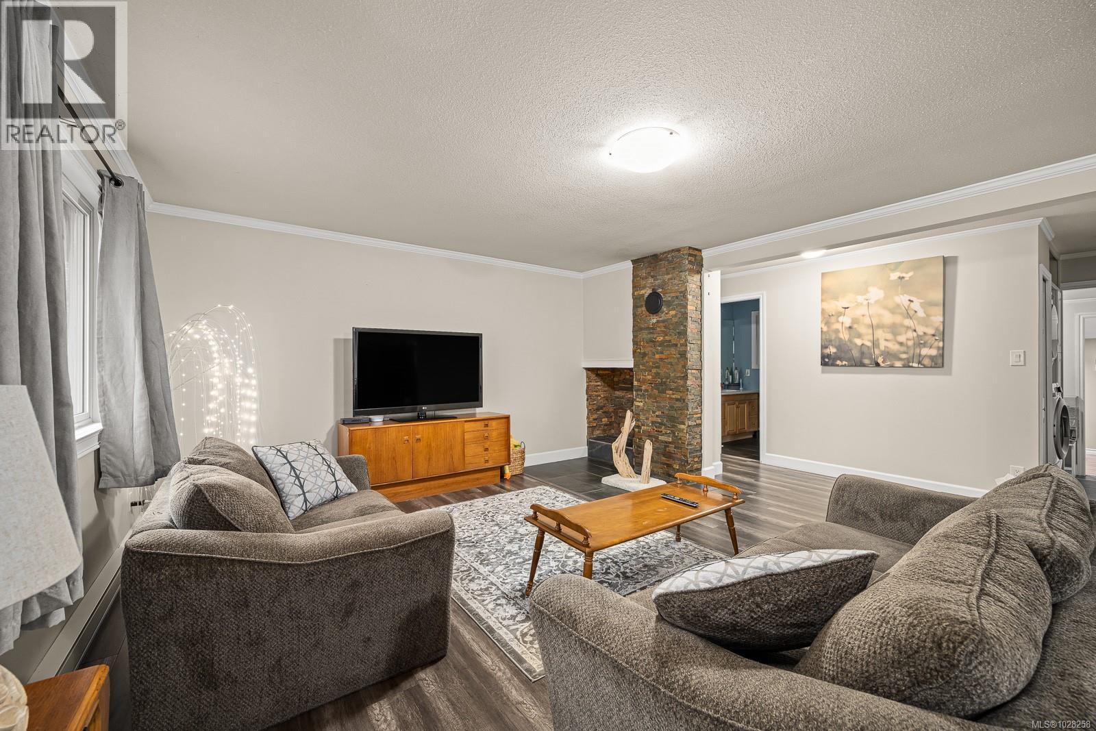 5733 ISLAND HWY N - 10