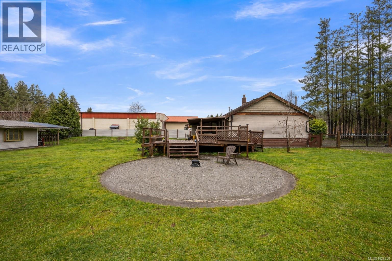 5733 ISLAND HWY N - 5