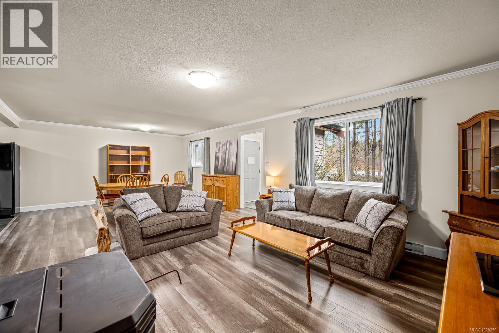 5733 ISLAND HWY N - 13