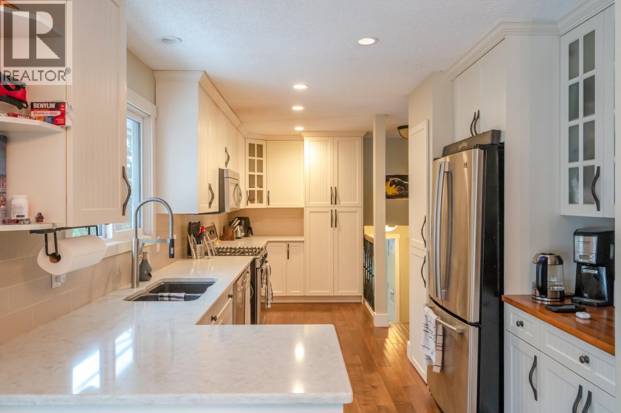 668 TOZER Avenue, Kelowna