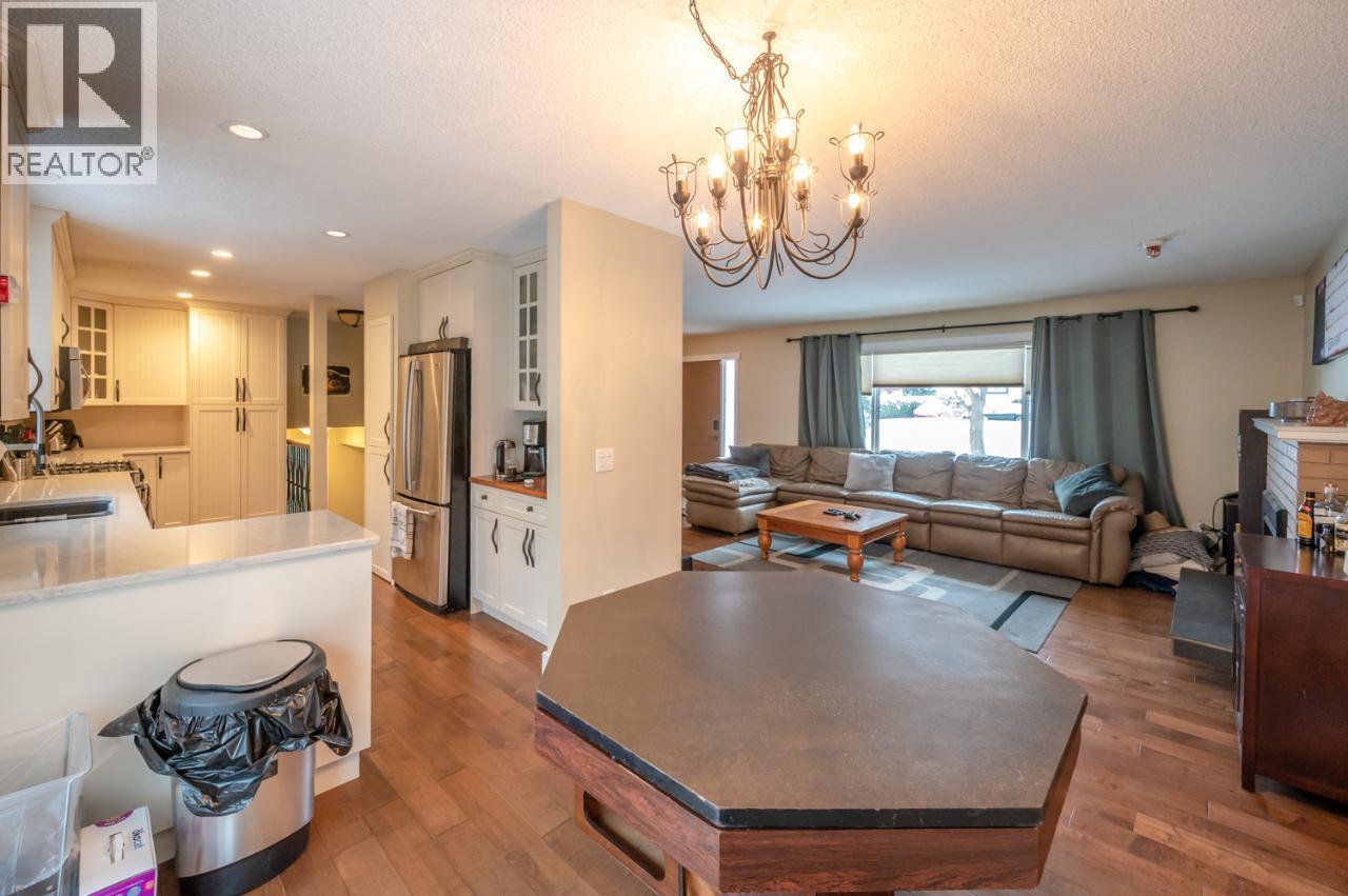 668 TOZER Avenue, Kelowna