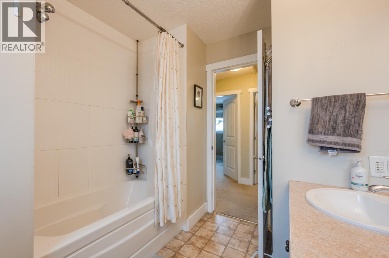 668 TOZER Avenue, Kelowna