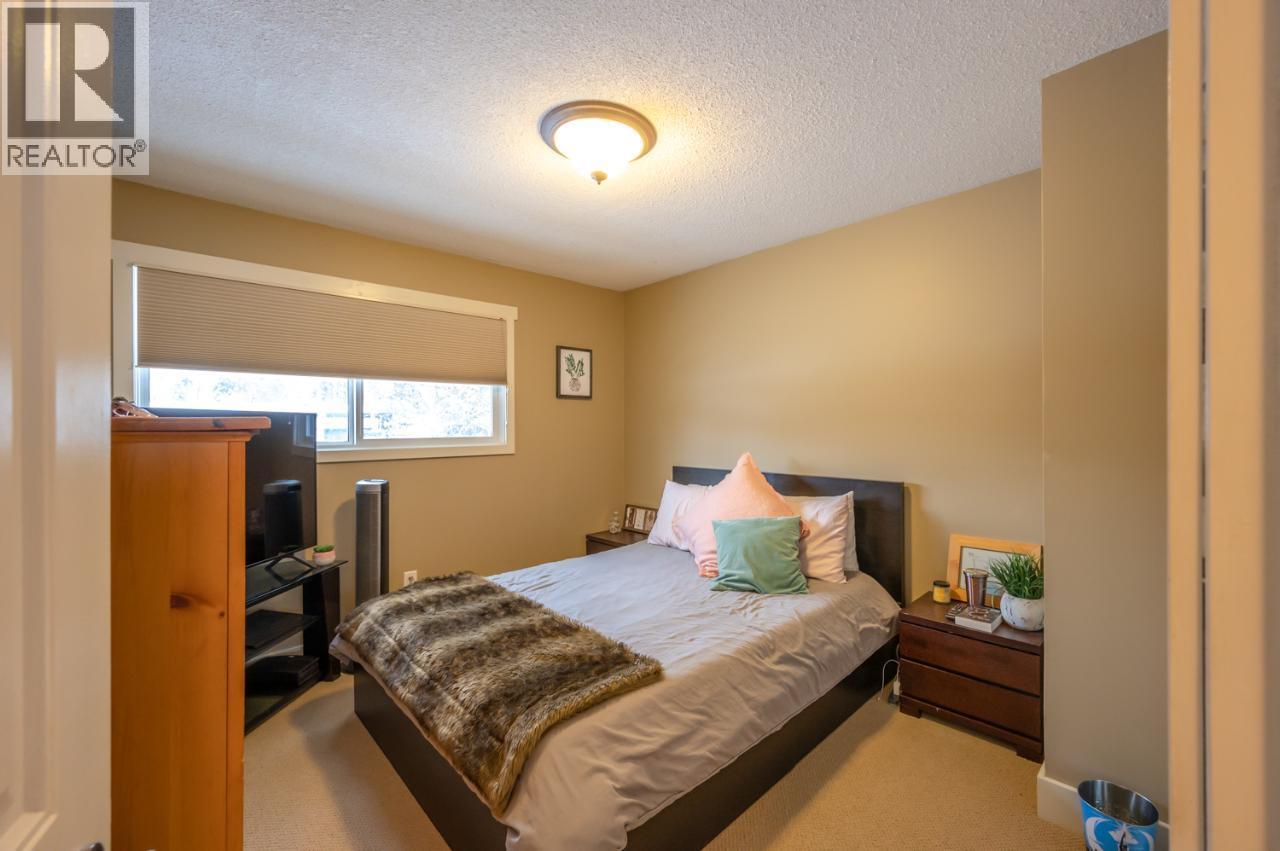 668 TOZER Avenue, Kelowna