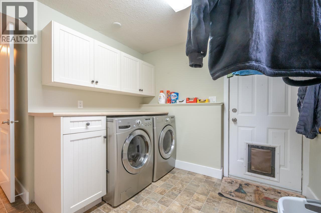 668 TOZER Avenue, Kelowna