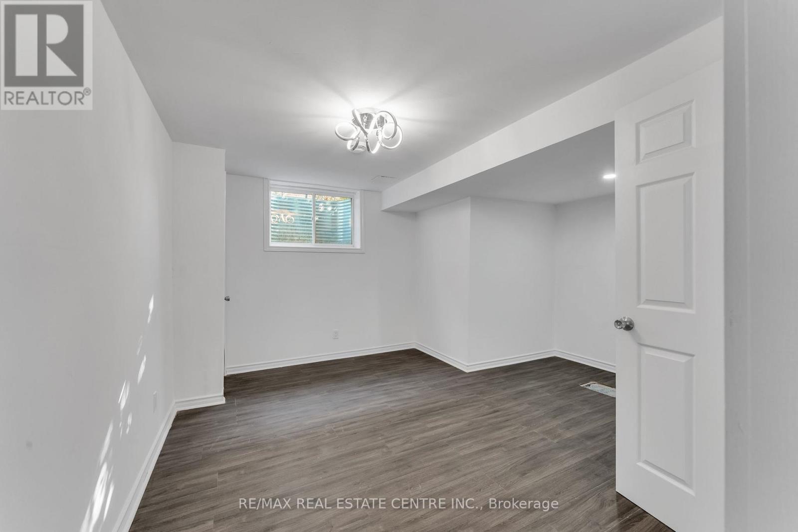 #59 7768 ASCOT CIRCLE - 32