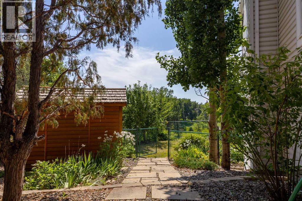 Single Family House for Sale in  Douglas Woods Manor SE Douglasdale/Glen Calgary 