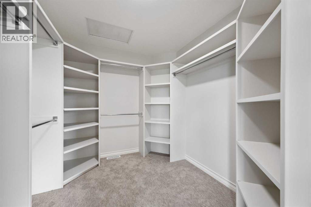 Single Family House for Sale in  Douglas Woods Manor SE Douglasdale/Glen Calgary 