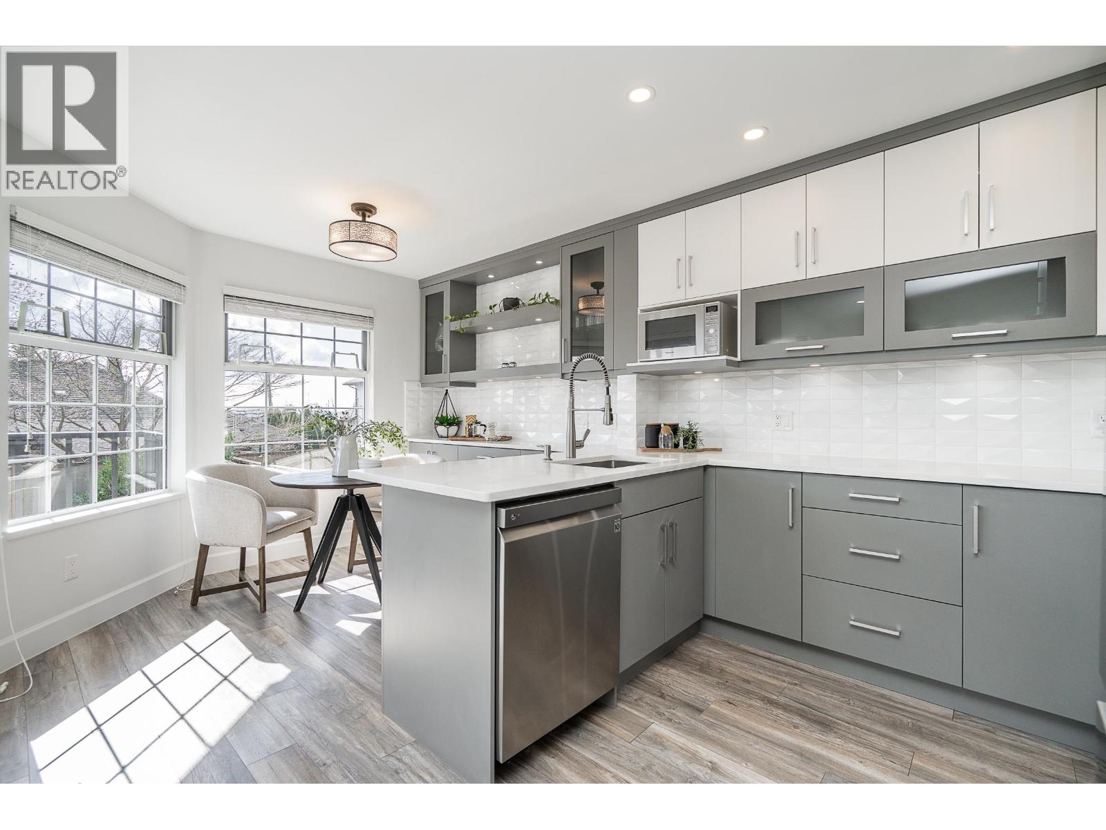 1120 HACHEY AVENUE, Coquitlam