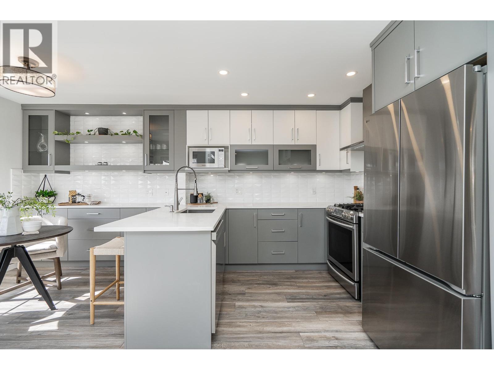 1120 HACHEY AVENUE, Coquitlam