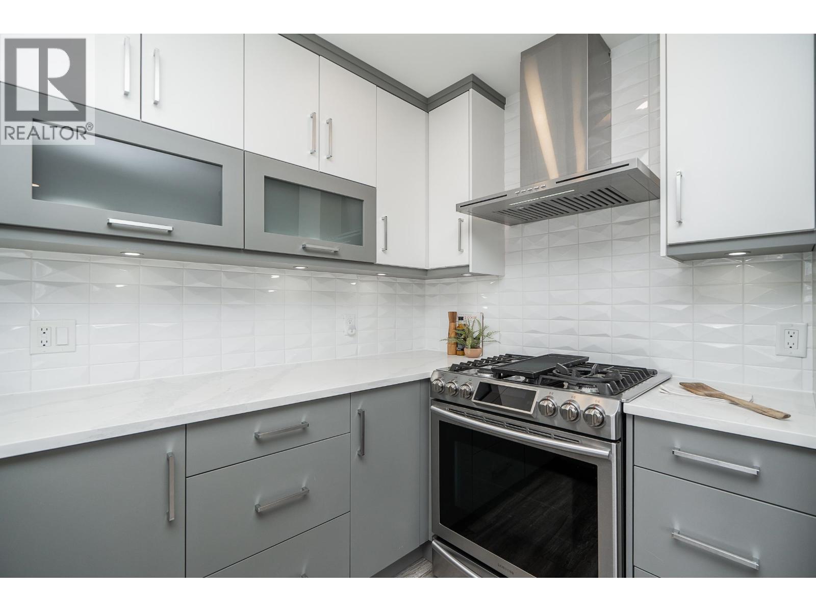 1120 HACHEY AVENUE, Coquitlam