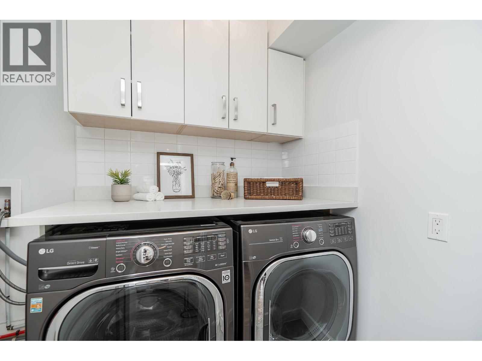 1120 HACHEY AVENUE, Coquitlam