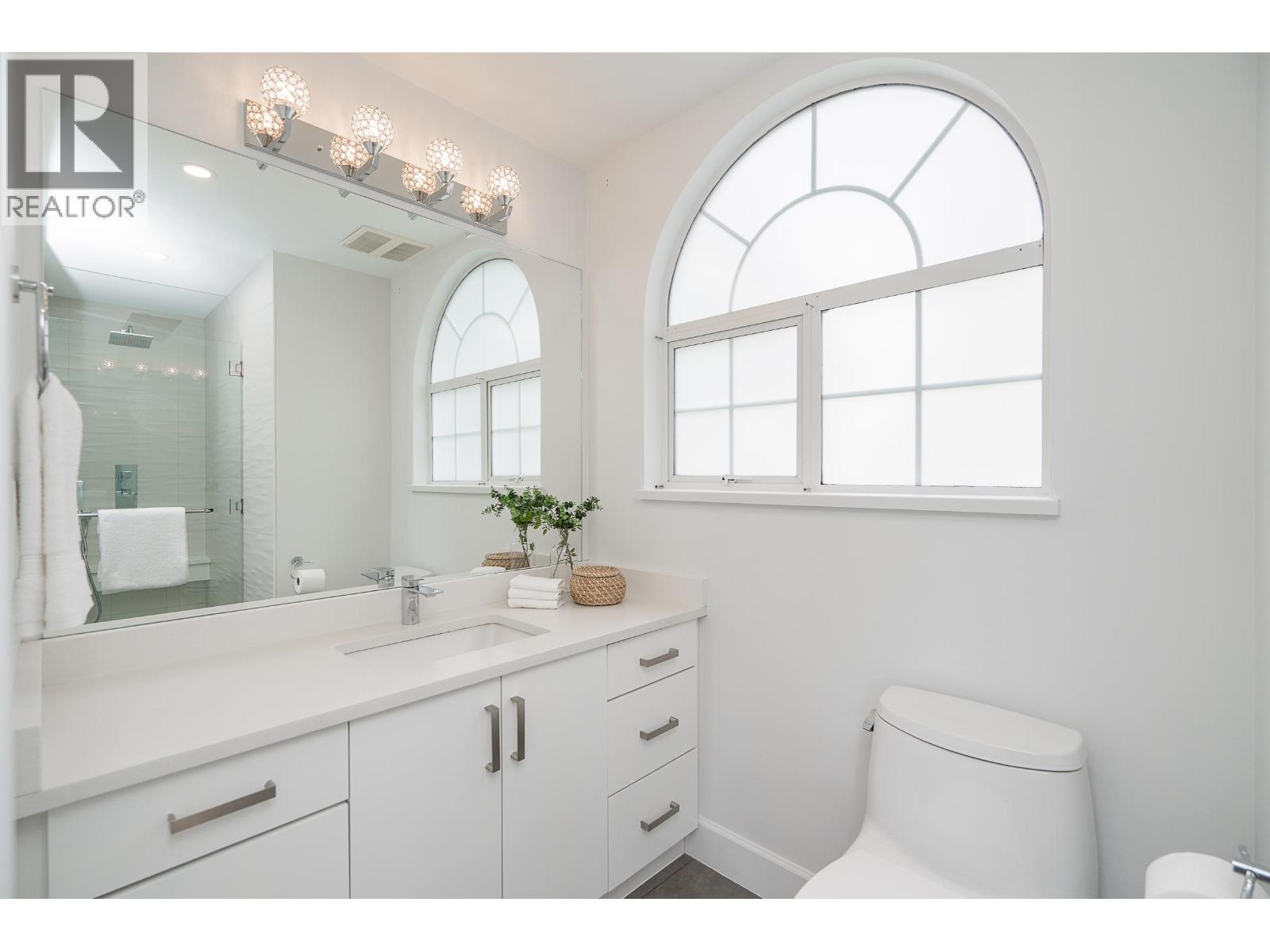 1120 HACHEY AVENUE, Coquitlam