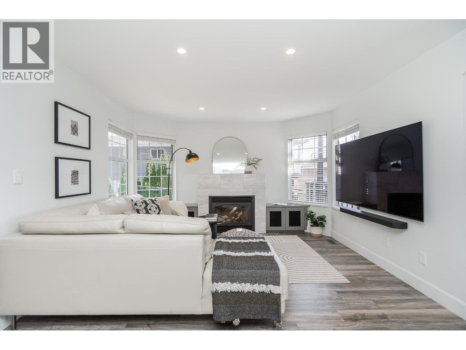 1120 HACHEY AVENUE, Coquitlam