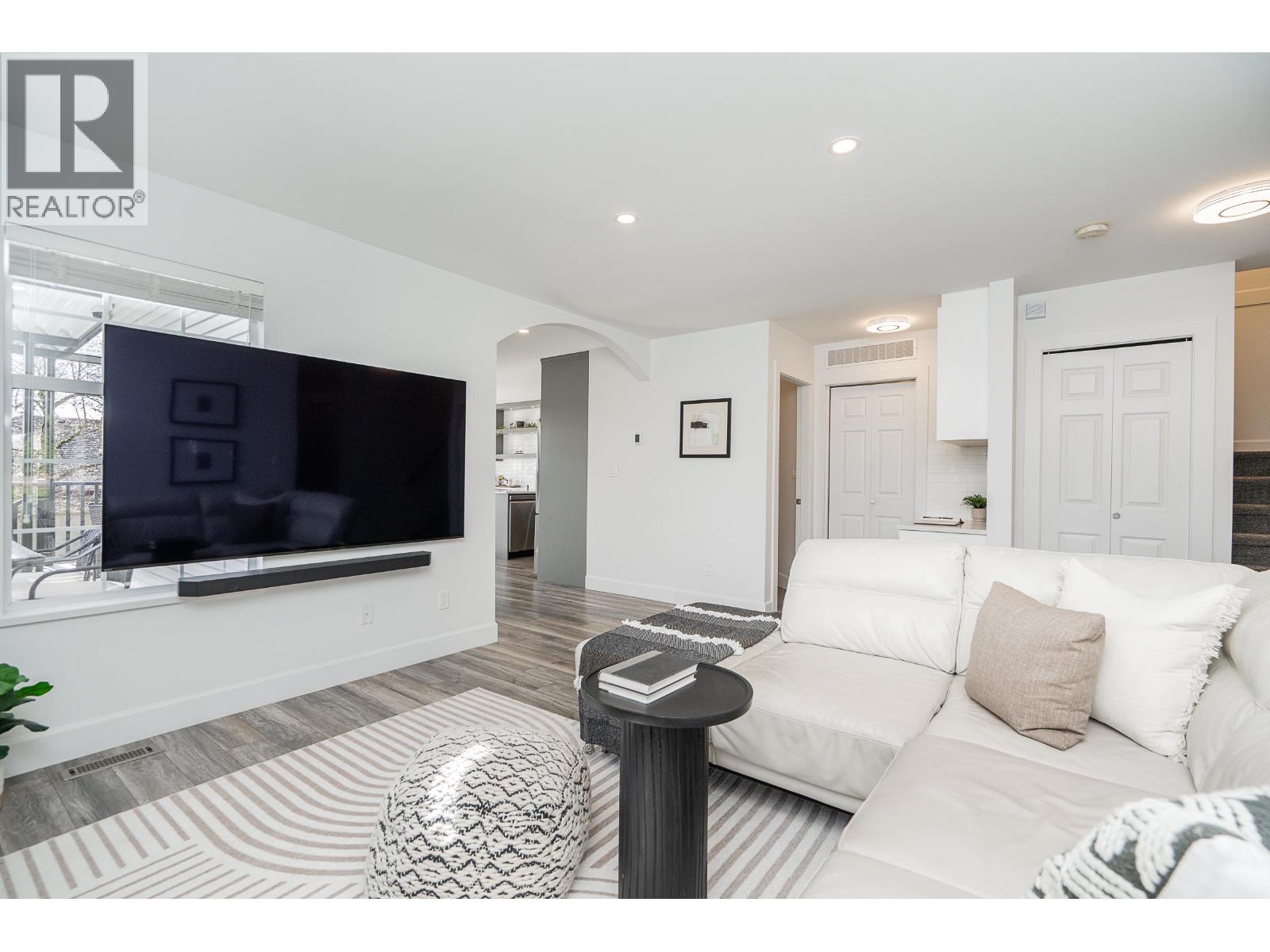 1120 HACHEY AVENUE, Coquitlam