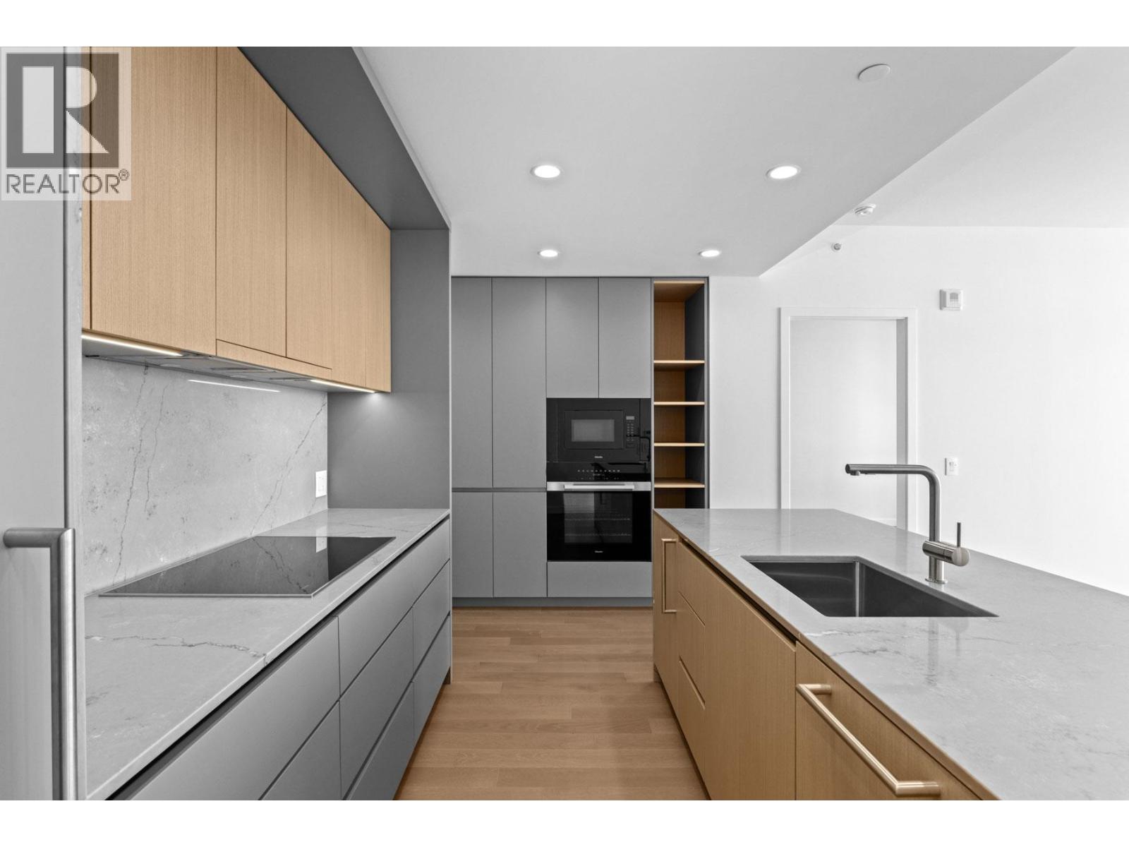 802 3963 UPLANDS WAY, West Vancouver