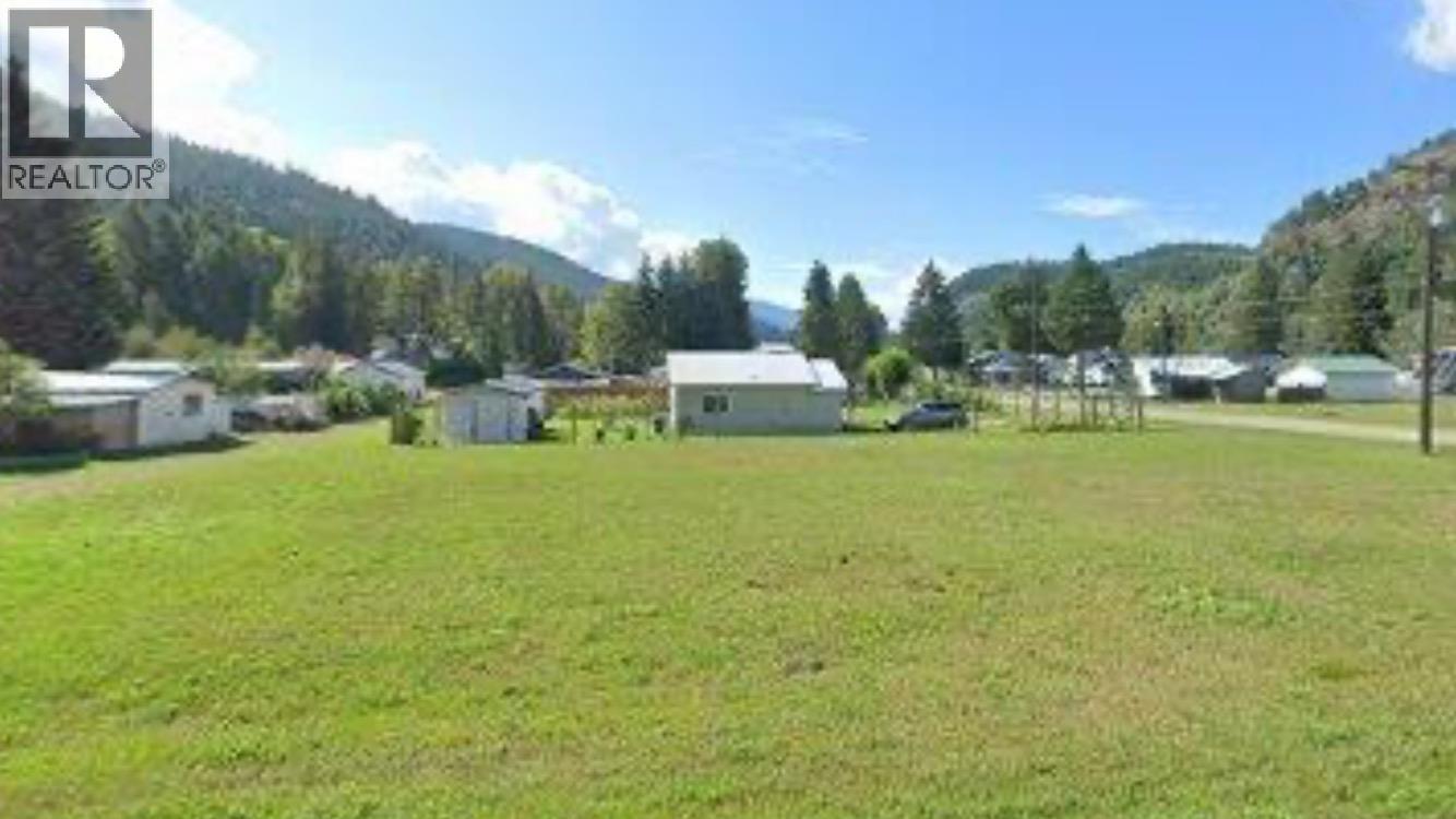 646 Kimberley Avenue N, Greenwood