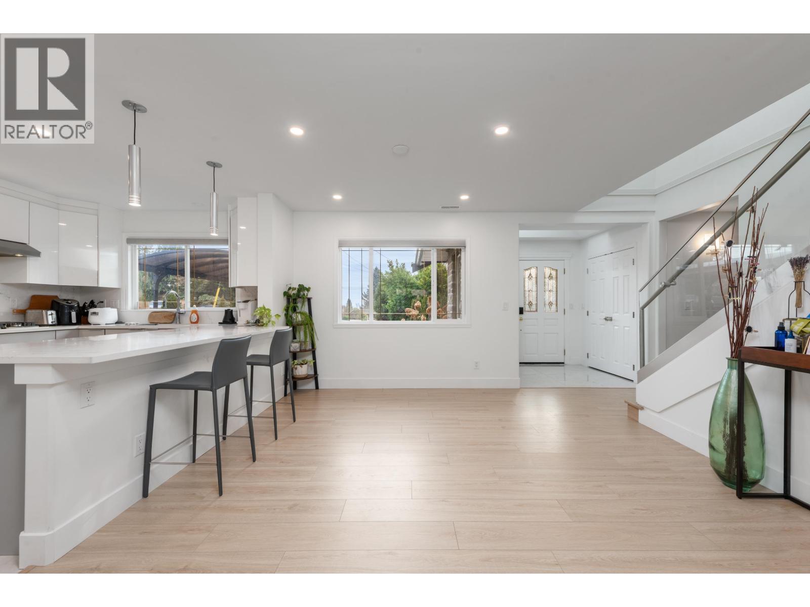 103 1334 CHARLAND Avenue - photo 2