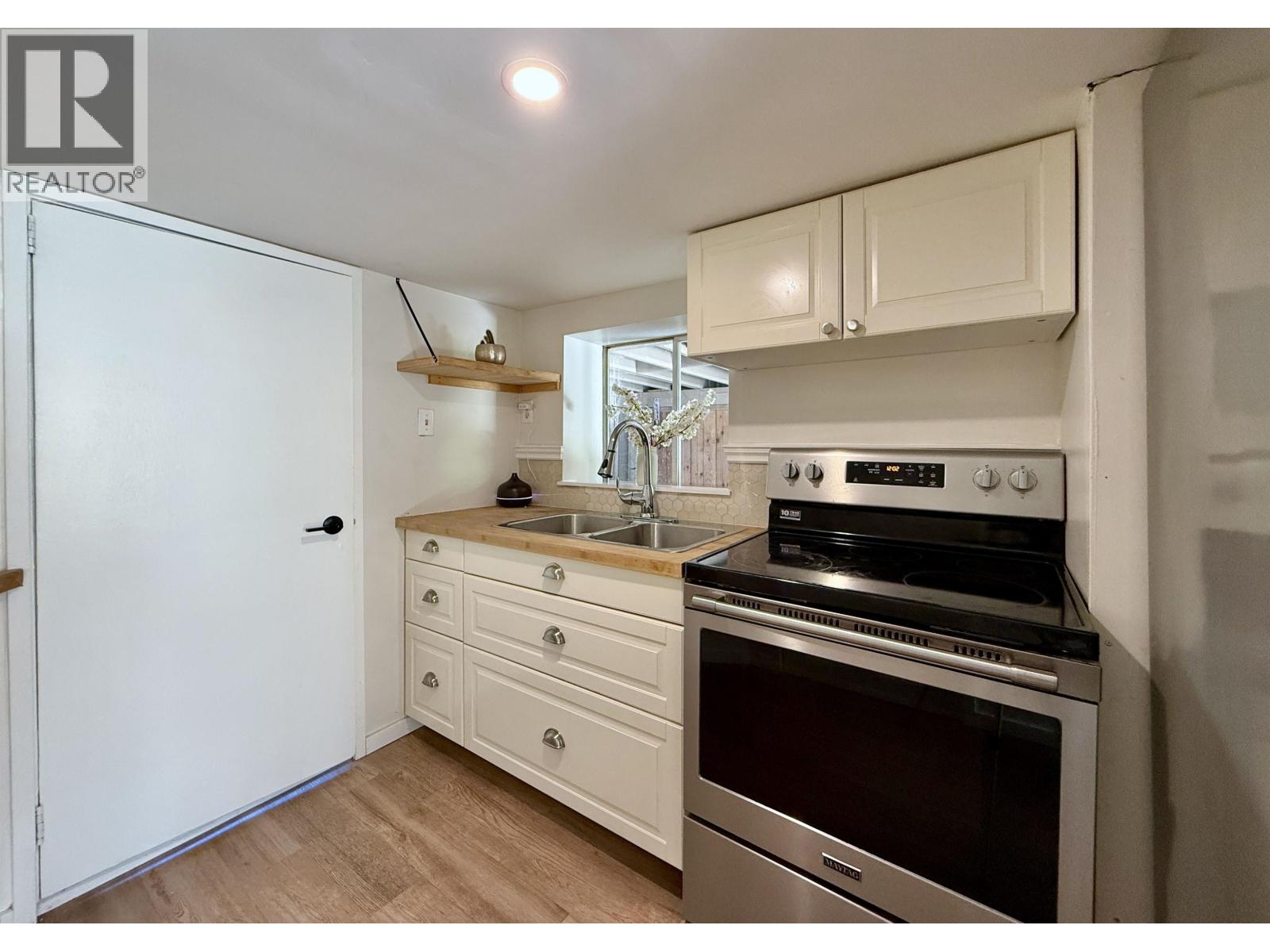 702 GIBSONS WAY, Gibsons