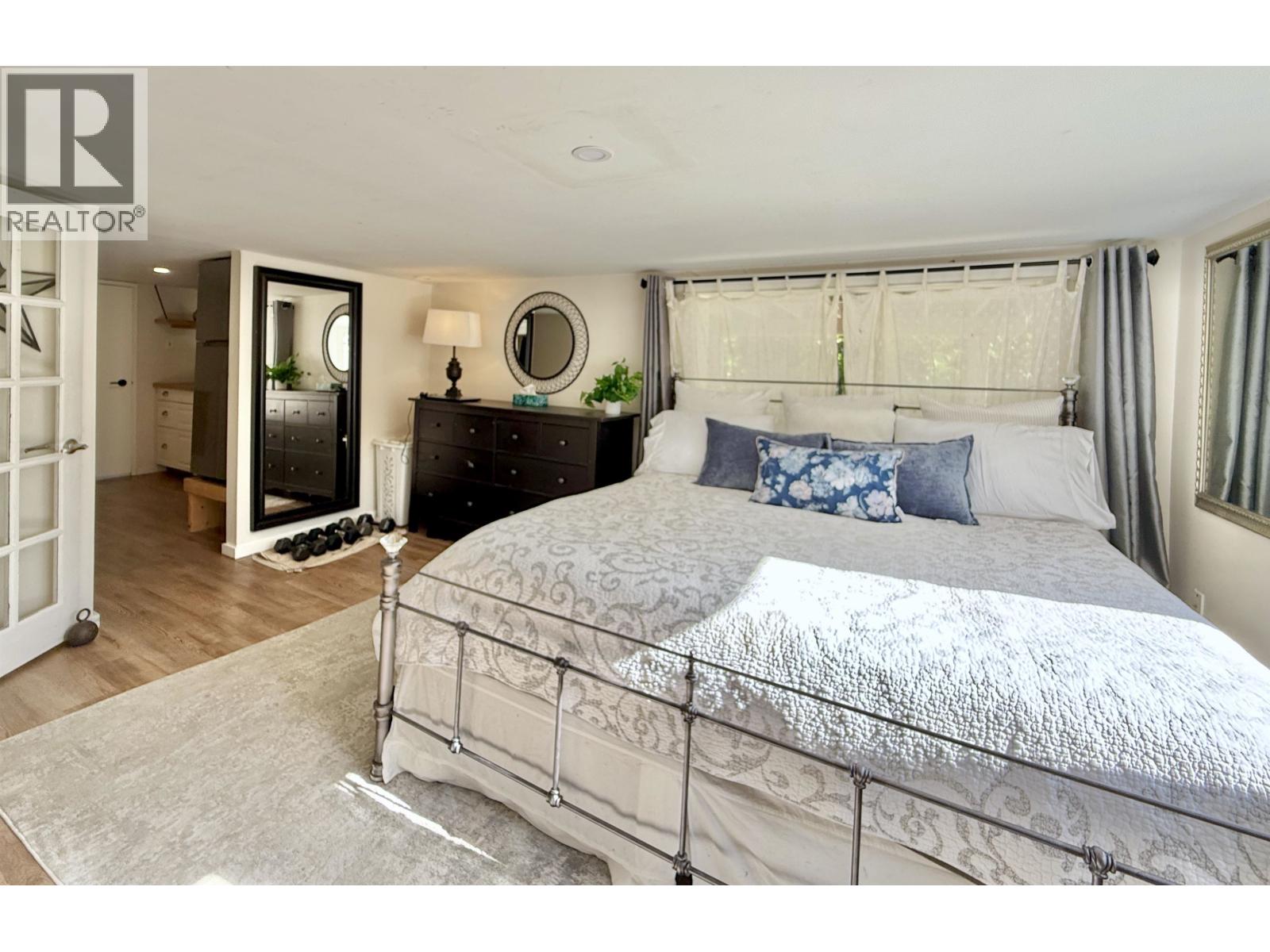 702 GIBSONS WAY, Gibsons