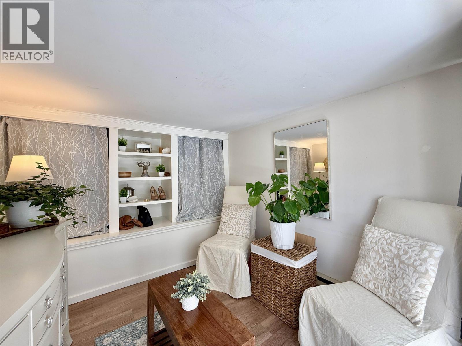 702 GIBSONS WAY, Gibsons