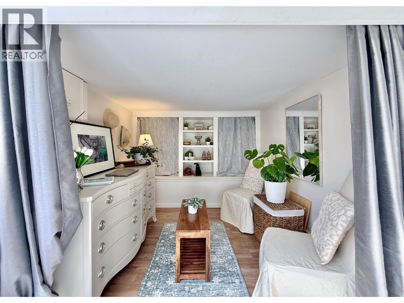 702 GIBSONS WAY, Gibsons