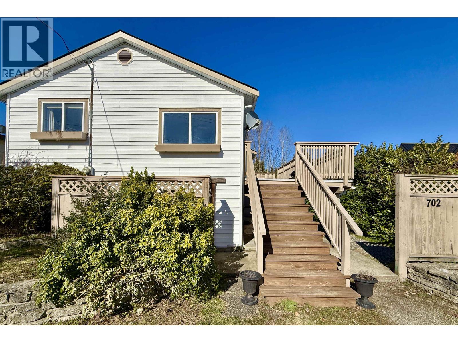 702 GIBSONS WAY, Gibsons