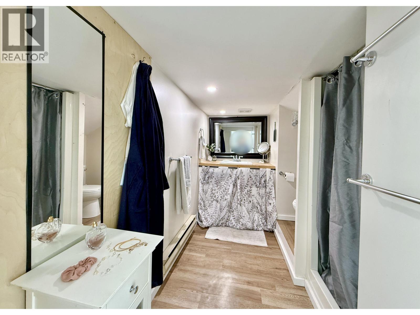 702 GIBSONS WAY, Gibsons