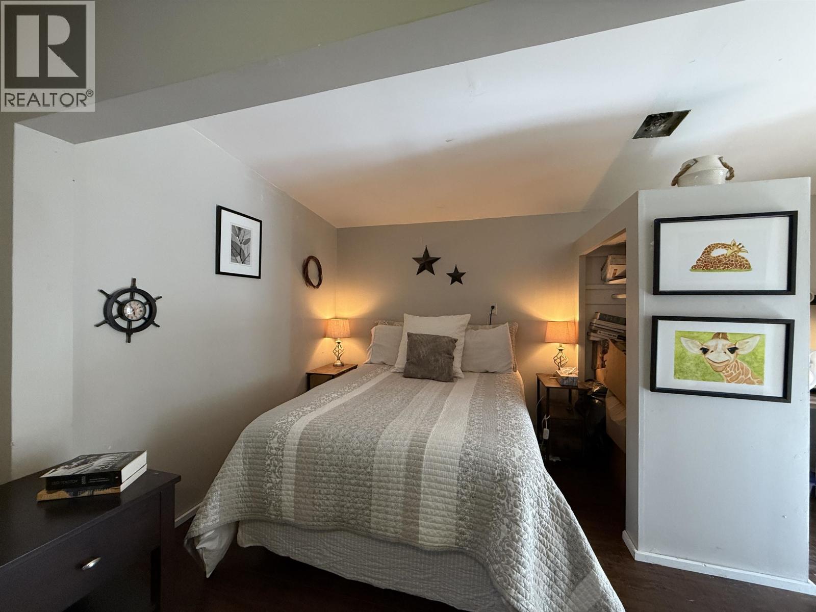 702 GIBSONS WAY, Gibsons