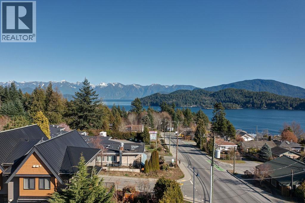 702 GIBSONS WAY, Gibsons