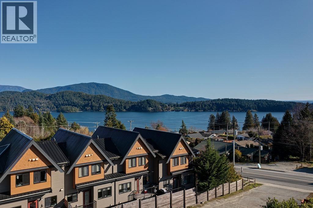 702 GIBSONS WAY, Gibsons