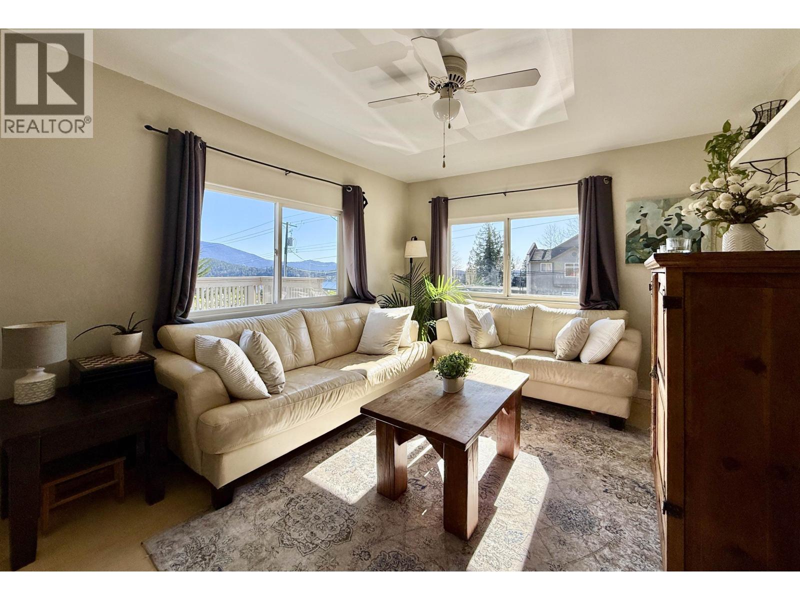 702 GIBSONS WAY, Gibsons