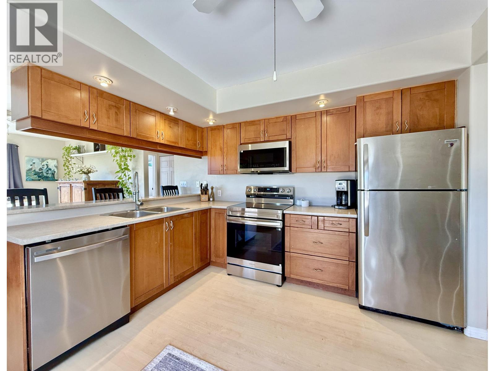 702 GIBSONS WAY, Gibsons