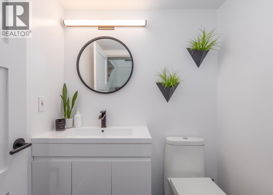 2 38247 WESTWAY AVENUE, Squamish