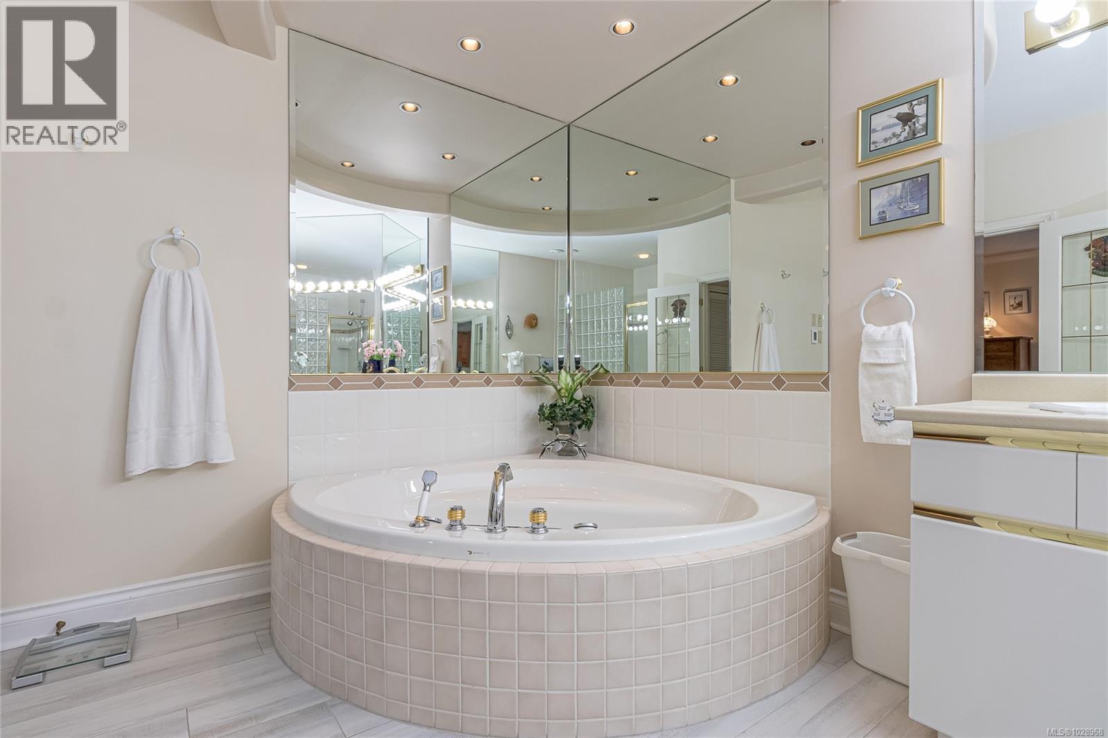 #4 1600 BRYNMARL RD - 33