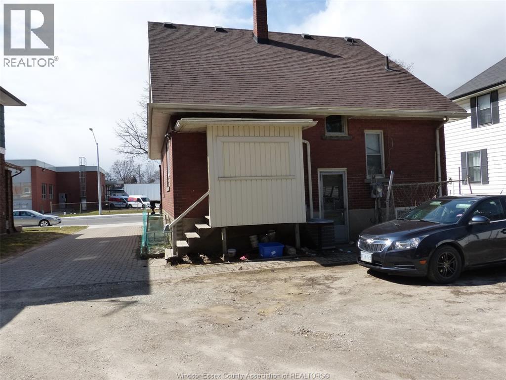 23 QUEEENS AVENUE - 7