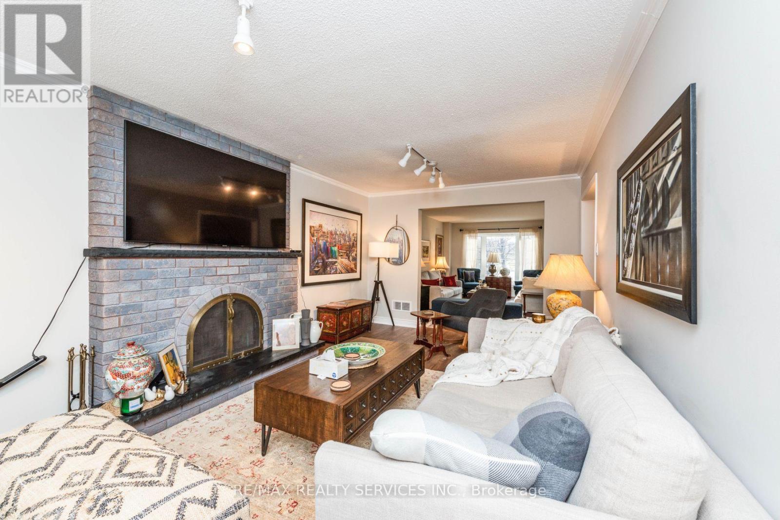 1928 ALDERMEAD ROAD - 11