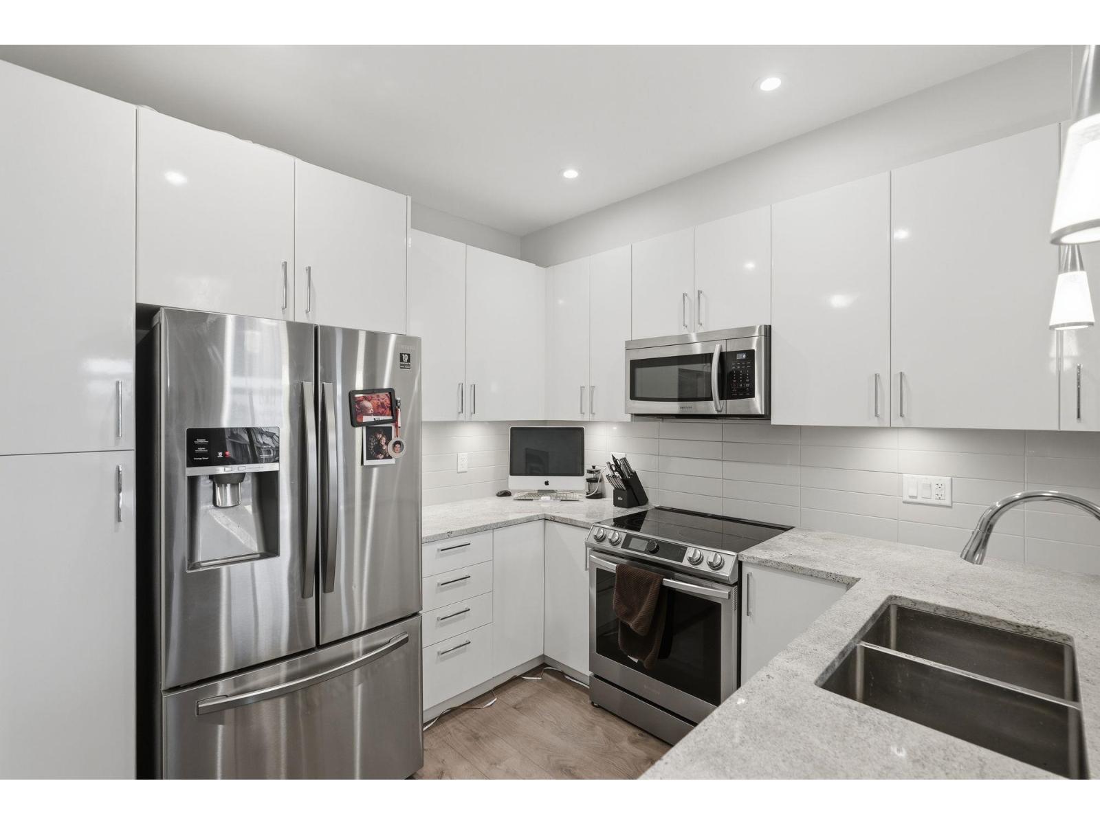 301 45562 AIRPORT ROAD, Chilliwack Proper South, Chilliwack