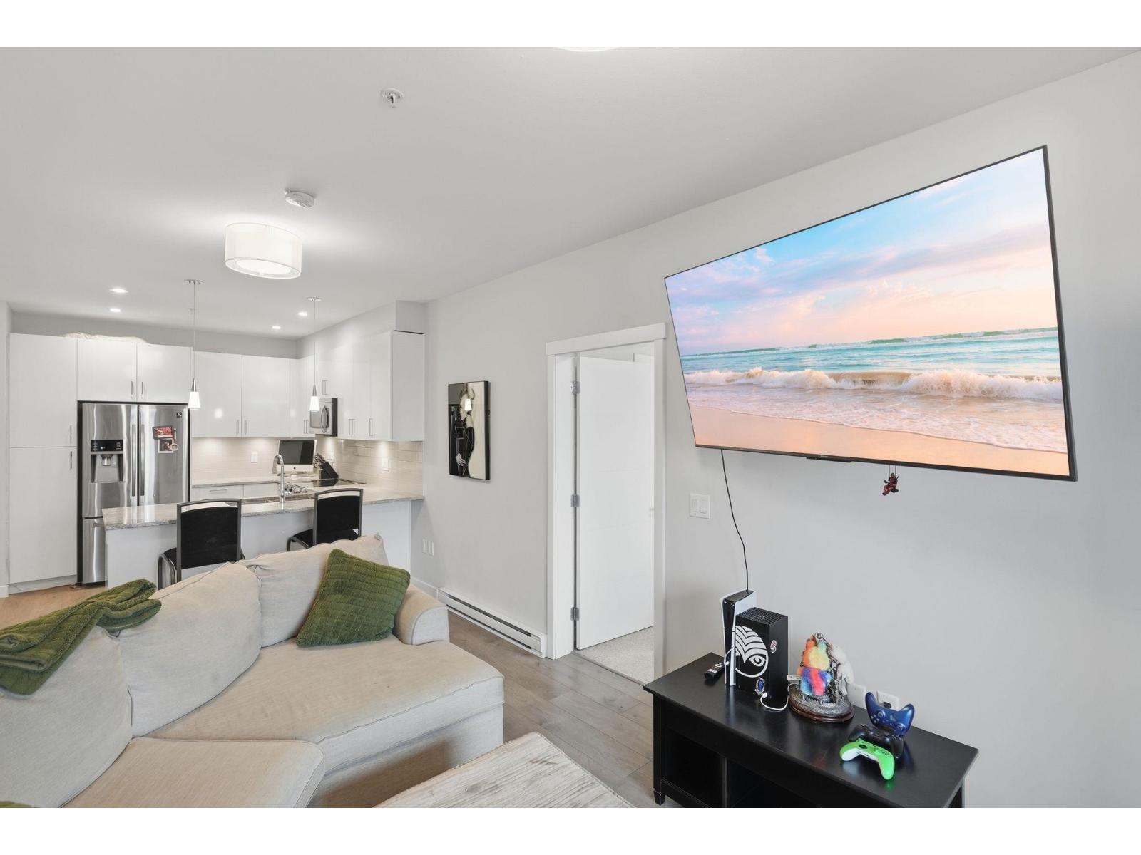 301 45562 AIRPORT ROAD, Chilliwack Proper South, Chilliwack