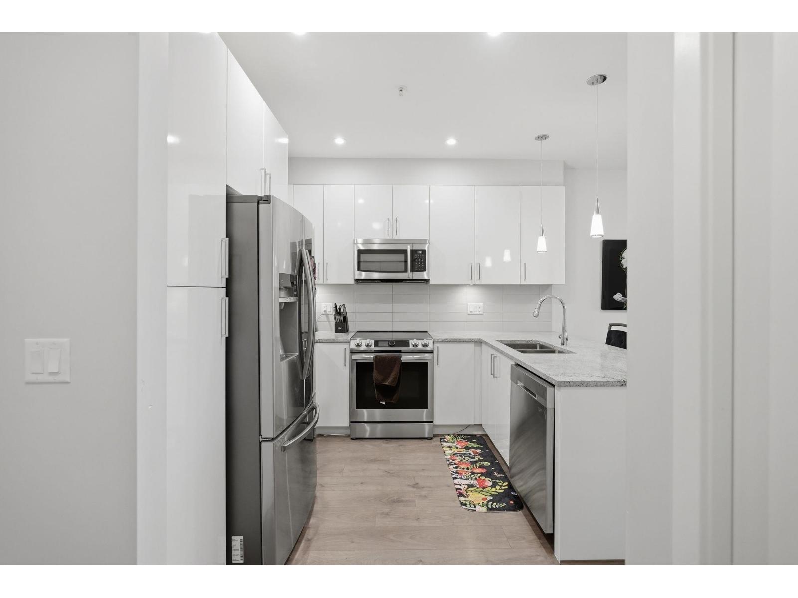 301 45562 AIRPORT ROAD, Chilliwack Proper South, Chilliwack