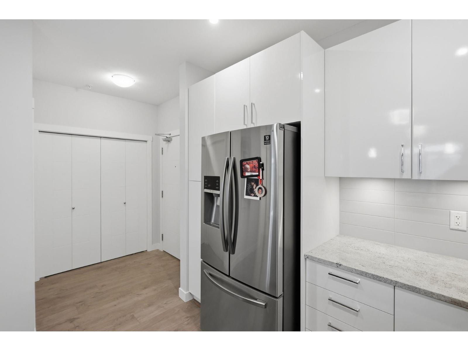 301 45562 AIRPORT ROAD, Chilliwack Proper South, Chilliwack