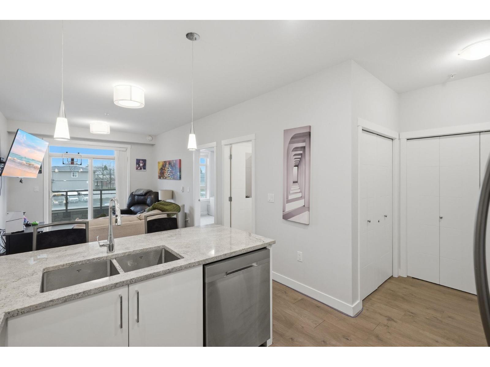 301 45562 AIRPORT ROAD, Chilliwack Proper South, Chilliwack