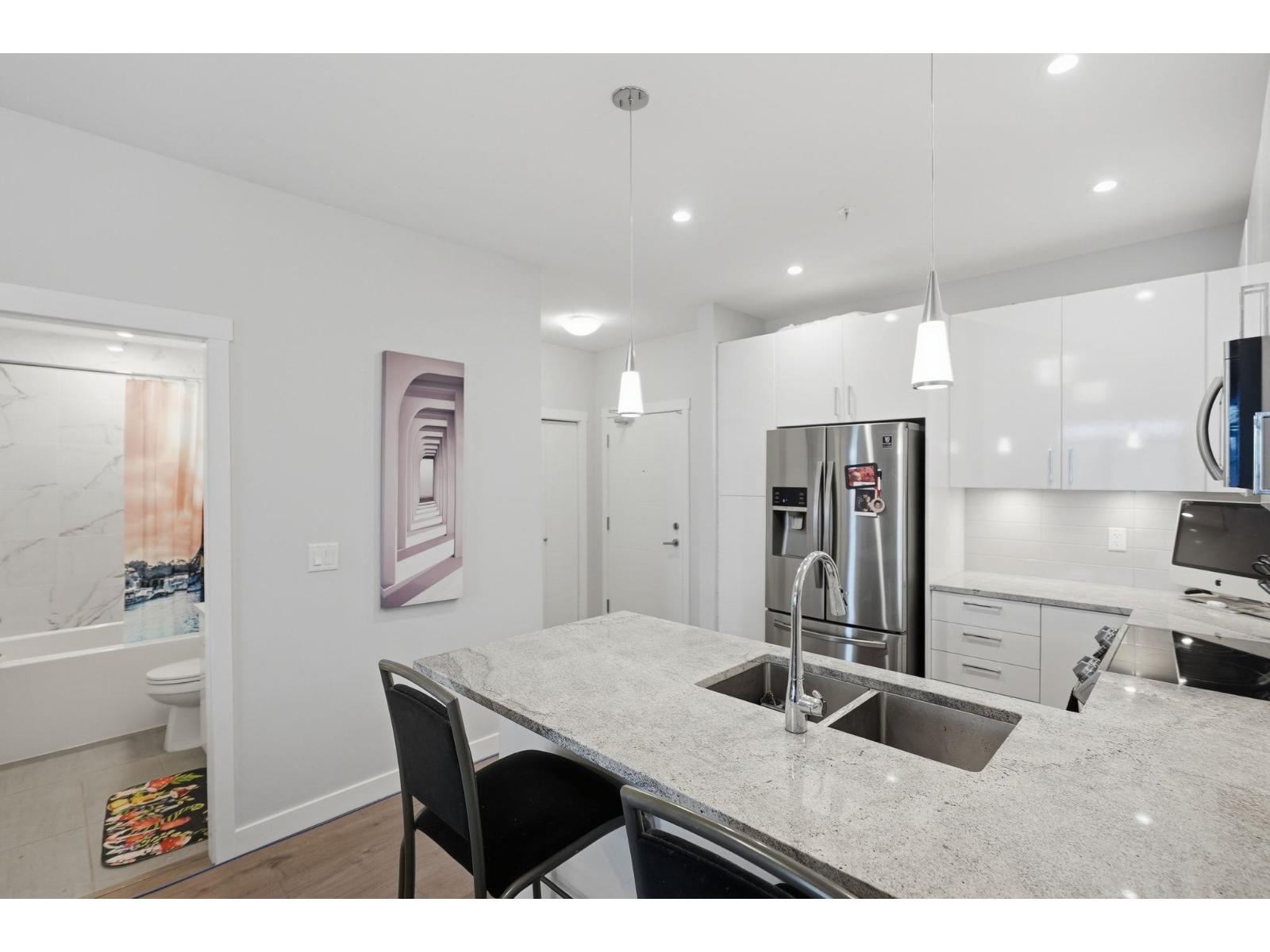 301 45562 AIRPORT ROAD, Chilliwack Proper South, Chilliwack