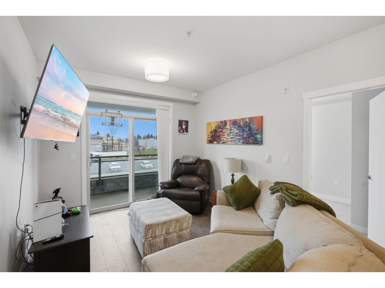 301 45562 AIRPORT ROAD, Chilliwack Proper South, Chilliwack