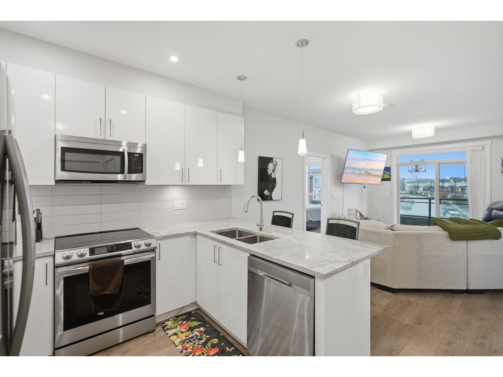 301 45562 AIRPORT ROAD, Chilliwack Proper South, Chilliwack